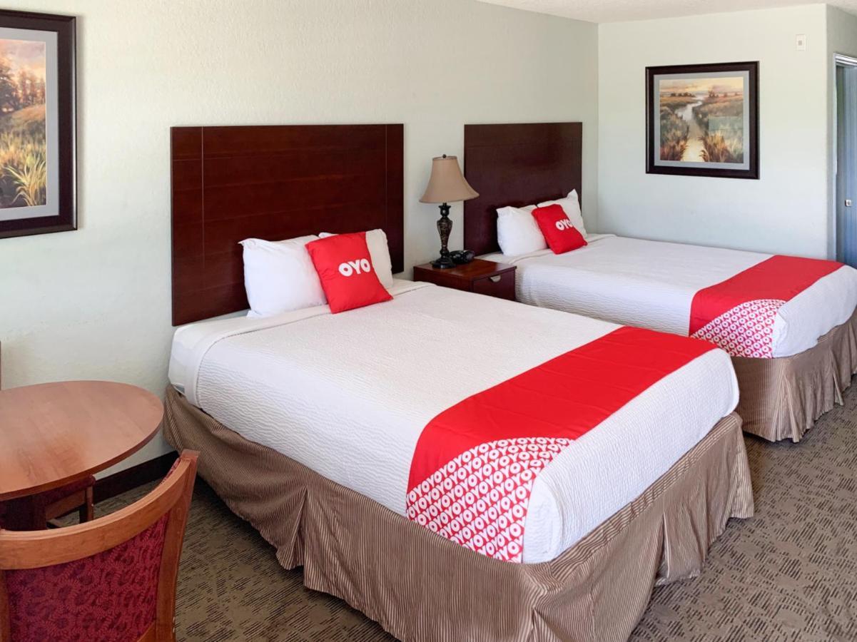 Oyo Hotel Pearsall I-35 West Экстерьер фото