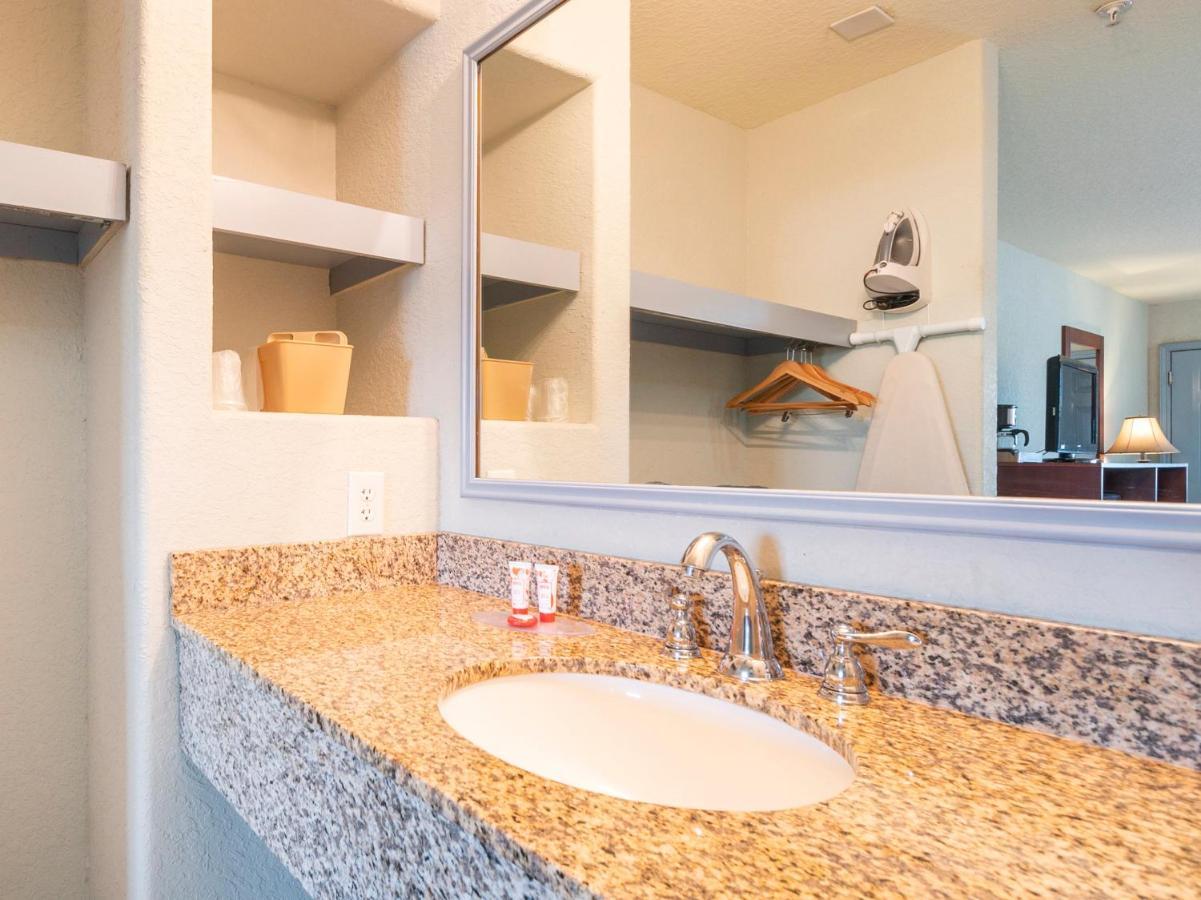 Oyo Hotel Pearsall I-35 West Экстерьер фото
