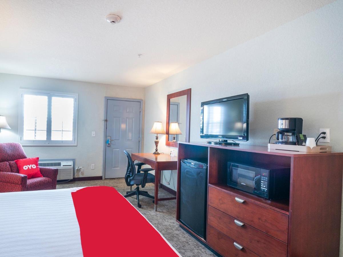 Oyo Hotel Pearsall I-35 West Экстерьер фото