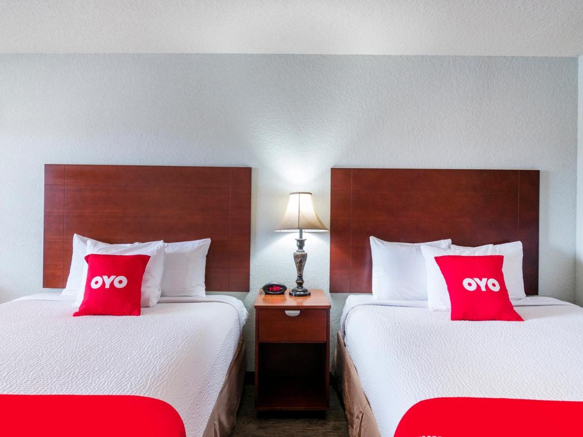 Oyo Hotel Pearsall I-35 West Экстерьер фото